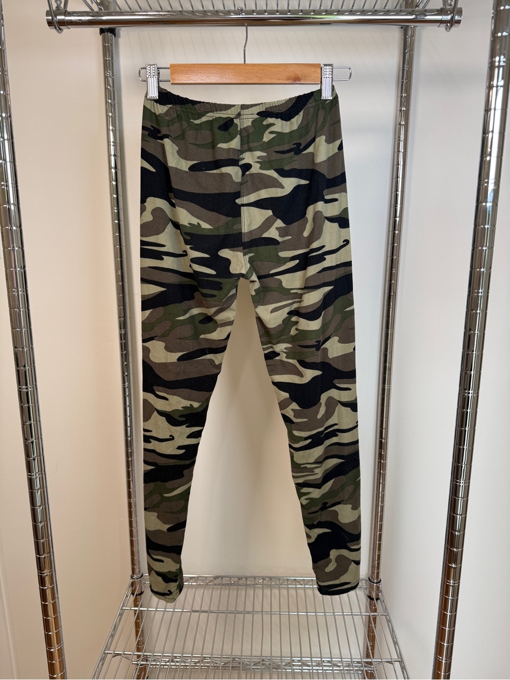 Diva Camo Leggings NWOT – One Size - Picture 2 of 4
